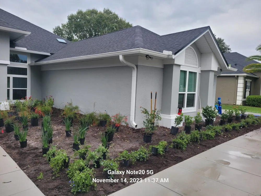 Expert garden landscaping in Oviedo, FL - Lawn Crazy