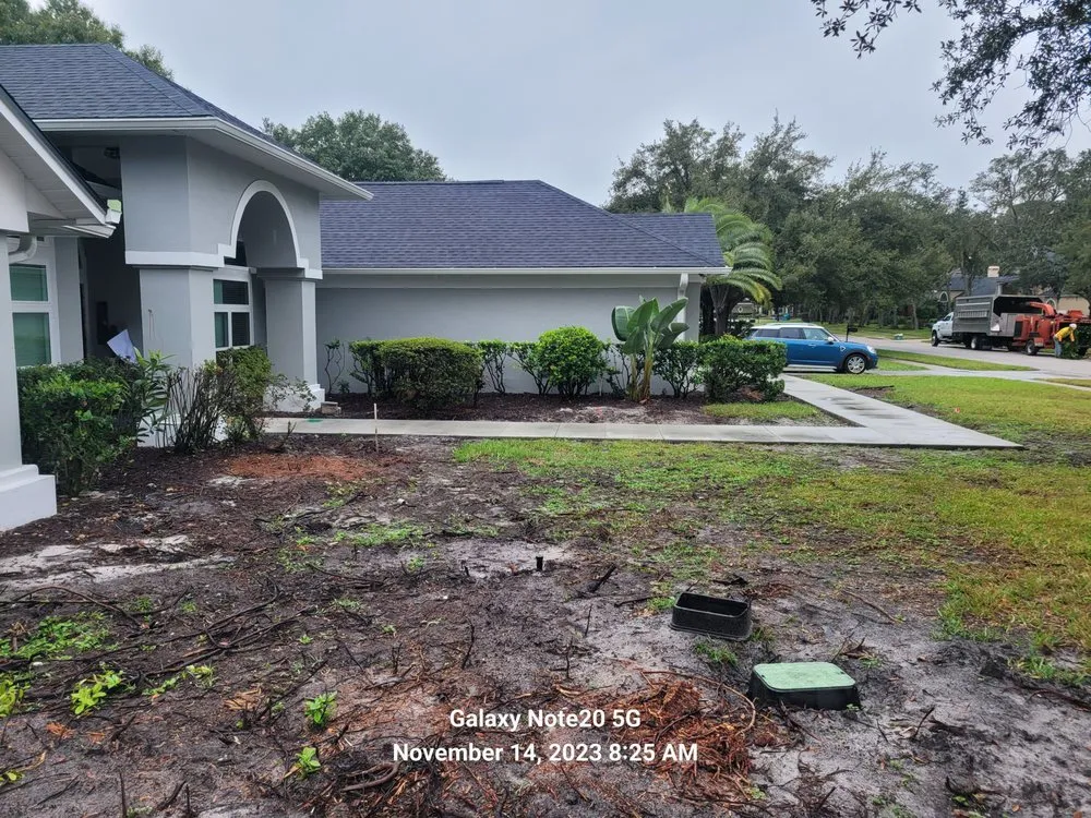 Local yard cleanup service in Oviedo, FL by Lawn Crazy