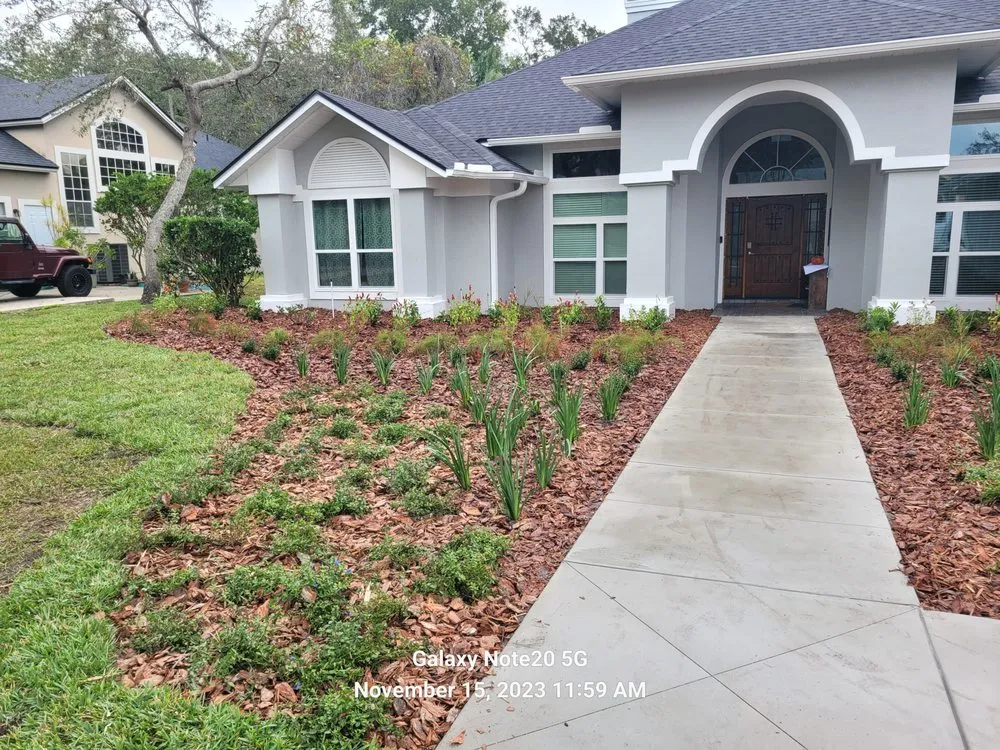 Expert landscape installation in Oviedo, FL - Lawn Crazy