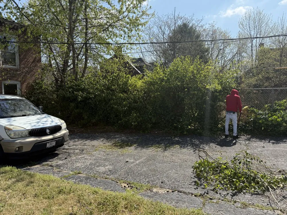 Custom outdoor landscaping in Florissant, MO by Lawn Custodians