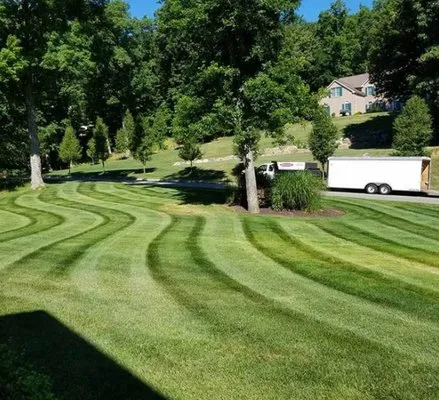 Lawn Cut Service Munoz Logo