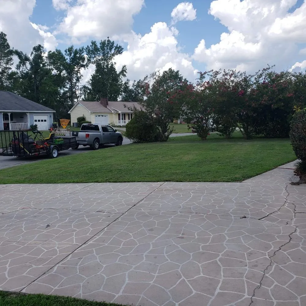 Expert lawn care service experts serving Jacksonville, NC - Lawn Dawg Lawn Care