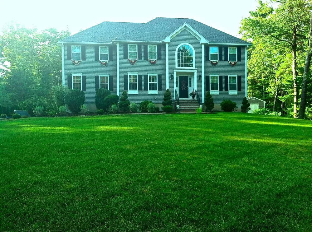 Trusted lawn mowing service experts serving Nashua, NH - Lawn Dawg