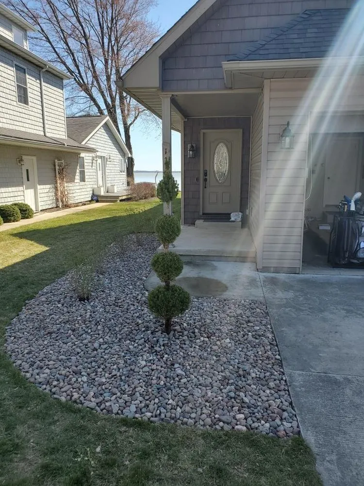 Custom lawn mowing service experts serving Port Clinton, OH - Lawn Detail