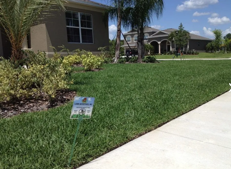 Trusted lawn mowing service experts serving Land O' Lakes, FL - Lawn Detectives