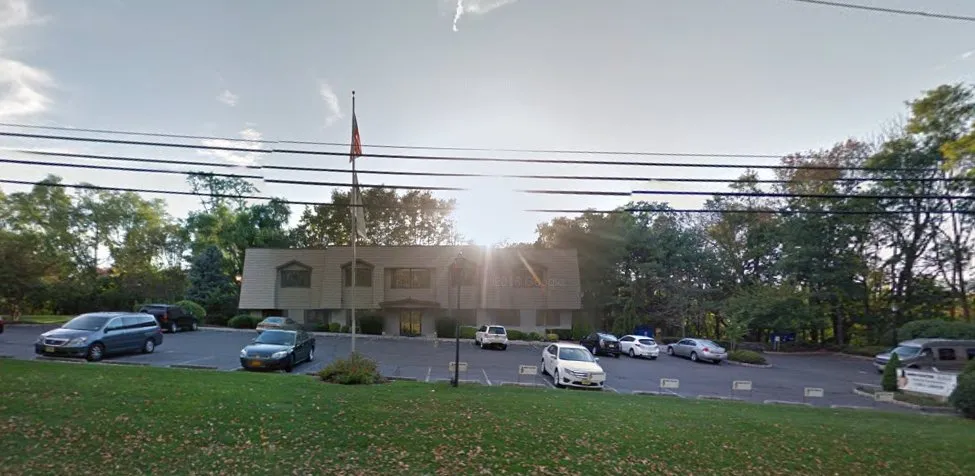 Top-rated lawn care service near you across Holmdel, NJ - Lawn Doctor