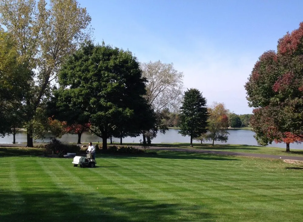 Local outdoor landscaping experts serving Lake Zurich, IL - Lawn Doctor