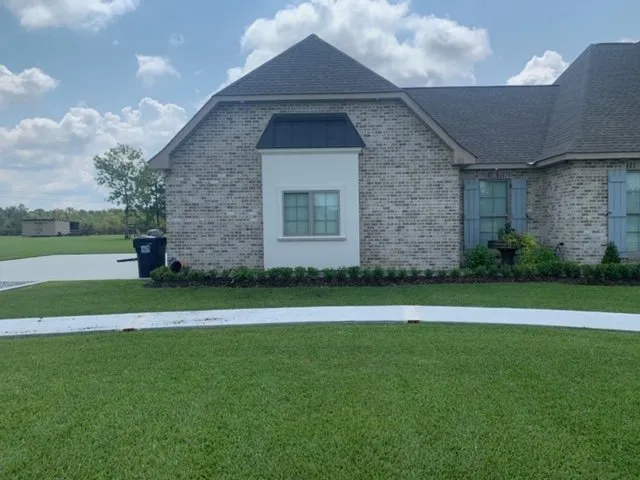 Custom yard maintenance in Mandeville, LA by Lawn Doctor of Mandeville & Covington