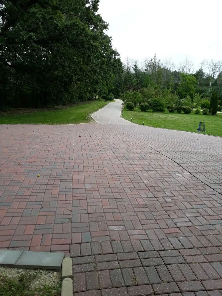 Custom outdoor landscaping in Cedarburg, WI by Lawn Expert