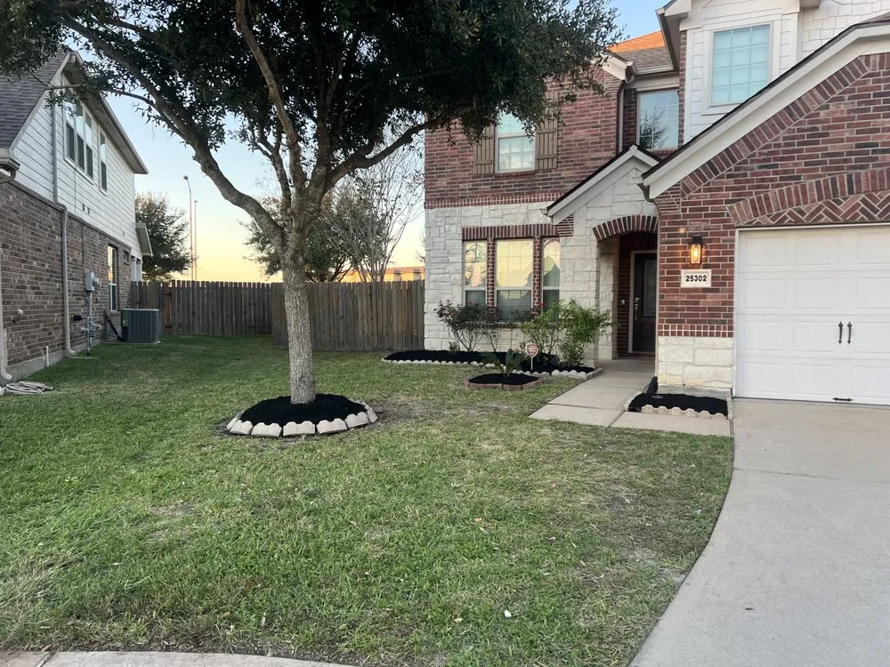 Custom residential landscaping experts serving Houston, TX - Lawn Experts