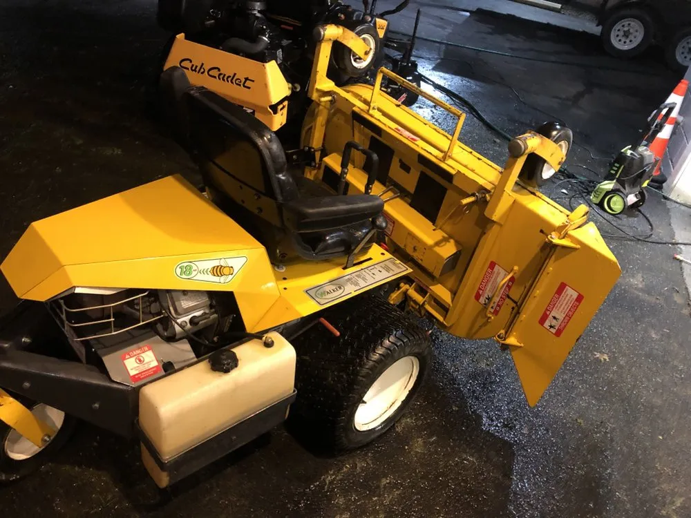 Custom lawn mowing service experts serving Lorain, OH - Lawn For Less