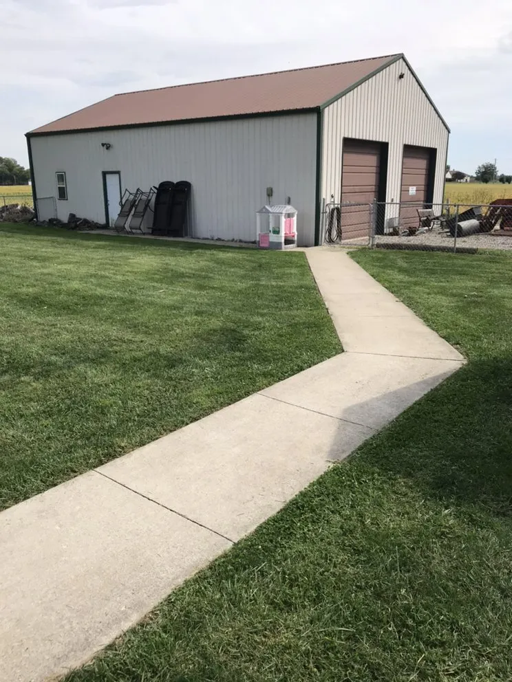 Trusted lawn care service in Greenwood, IN - Lawn Geeks