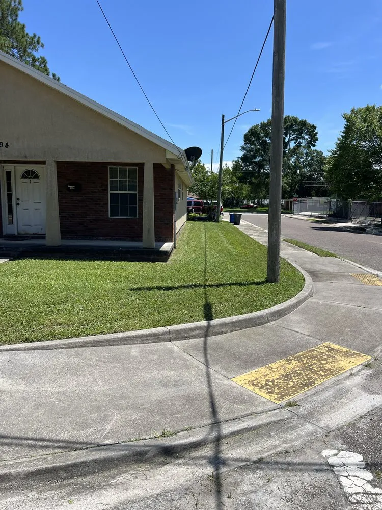 Professional yard maintenance experts serving Jacksonville, FL - Lawn Geekz Jax