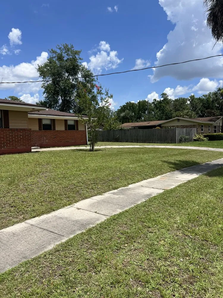 Local outdoor landscaping for homes in Jacksonville, FL by Lawn Geekz Jax