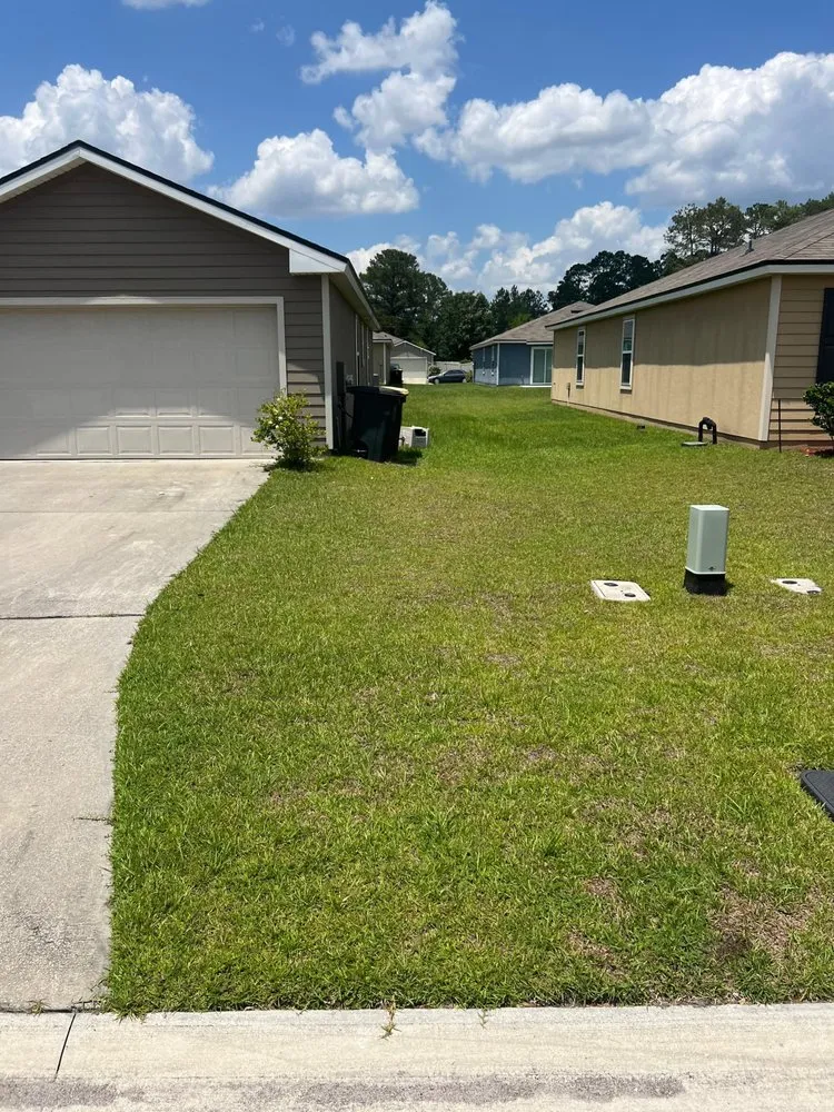 Top-rated lawn mowing service in Jacksonville, FL - Lawn Geekz Jax