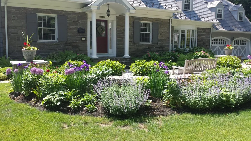 Custom residential landscaping in Scotch Plains, NJ - Lawn-Gevity