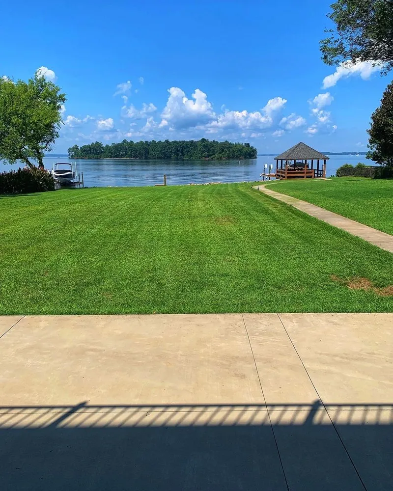 Professional residential landscaping in Lexington, SC - Lawn Giants