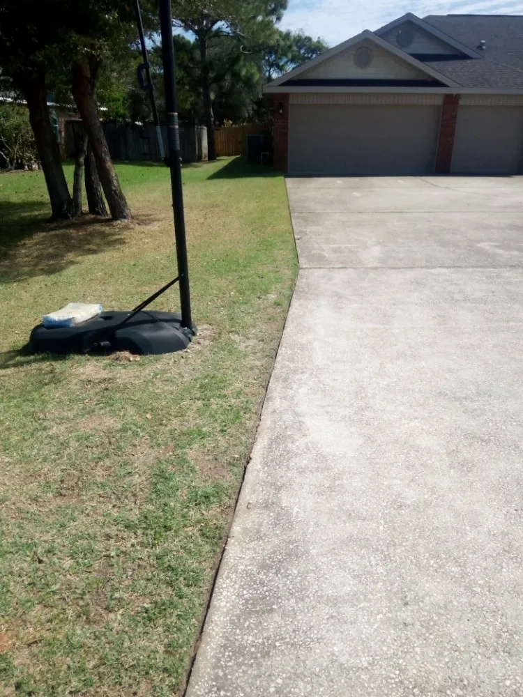 Reliable lawn mowing service in Fort Walton Beach, FL - Lawn Gods