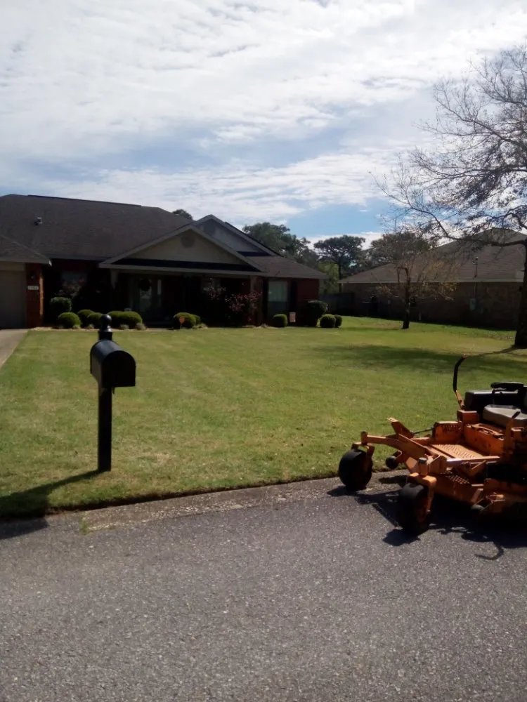 Trusted yard maintenance in Fort Walton Beach, FL - Lawn Gods