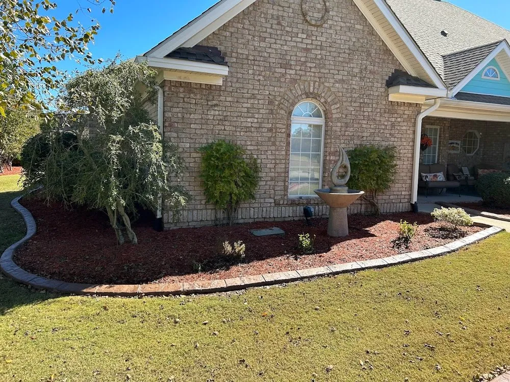 Affordable outdoor landscaping for beautiful yards across Leland, NC - Lawn Hero