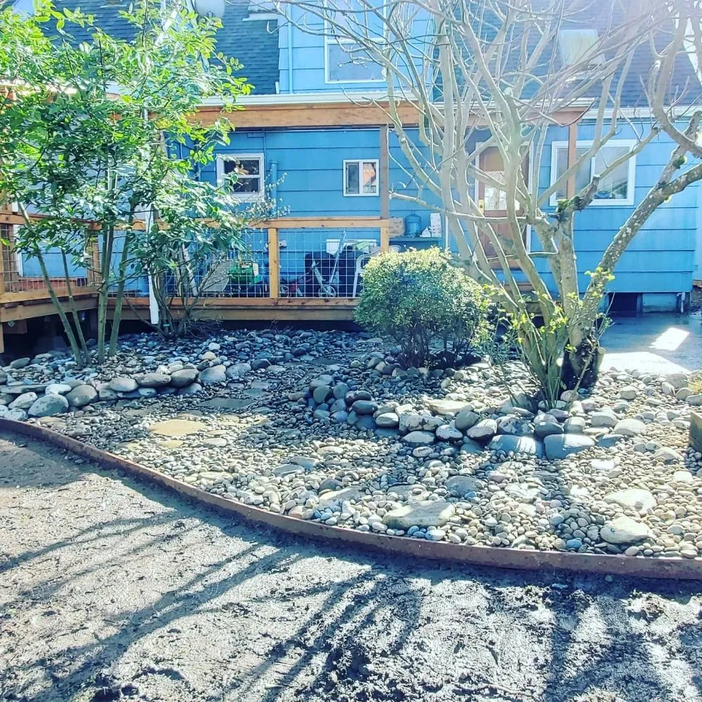 Top-rated outdoor landscaping in Grants Pass, OR by Lawn Heroes