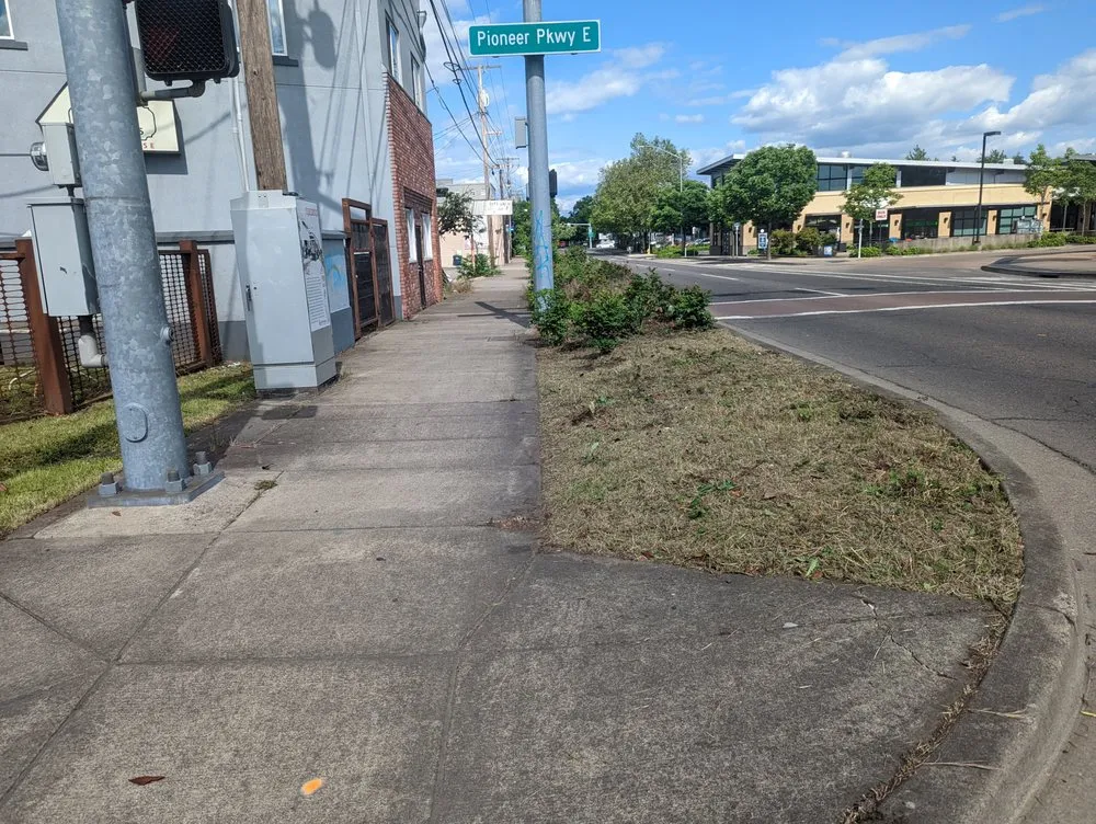 Affordable garden landscaping in Grants Pass, OR by Lawn Heroes