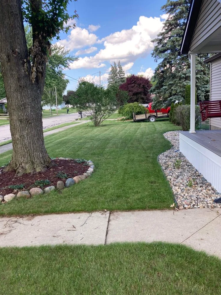 Top-rated landscaping services in Auburn, MI by Lawn Hero’s