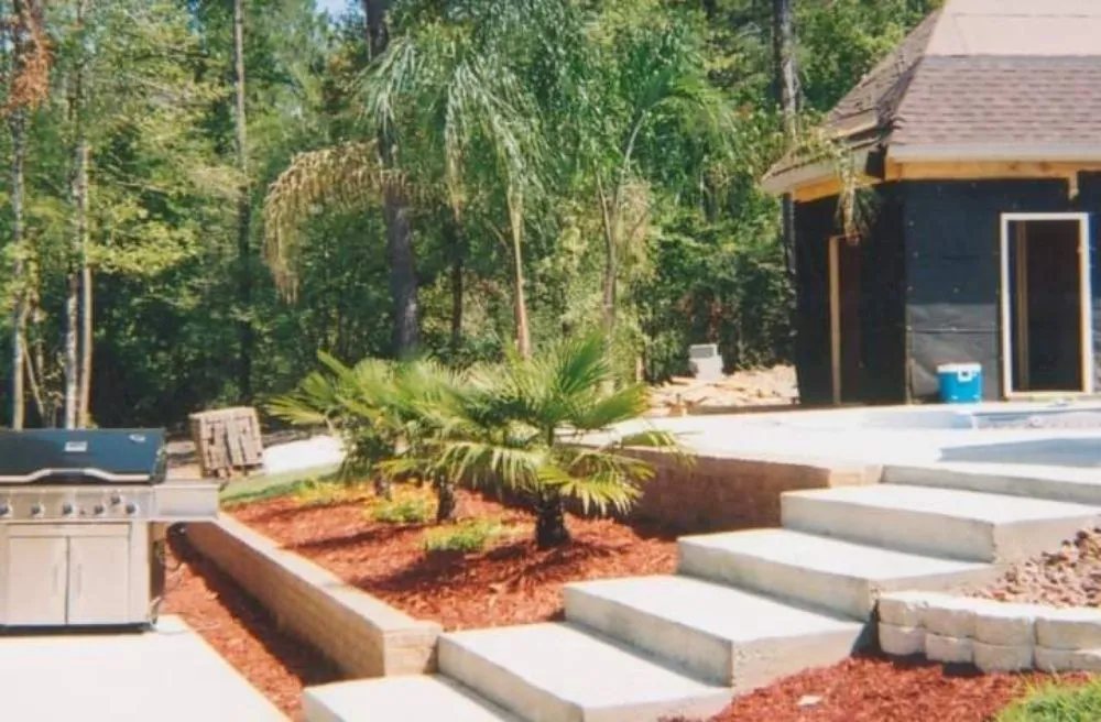 Trusted lawn mowing service in Mobile, AL by Lawn Hoppers