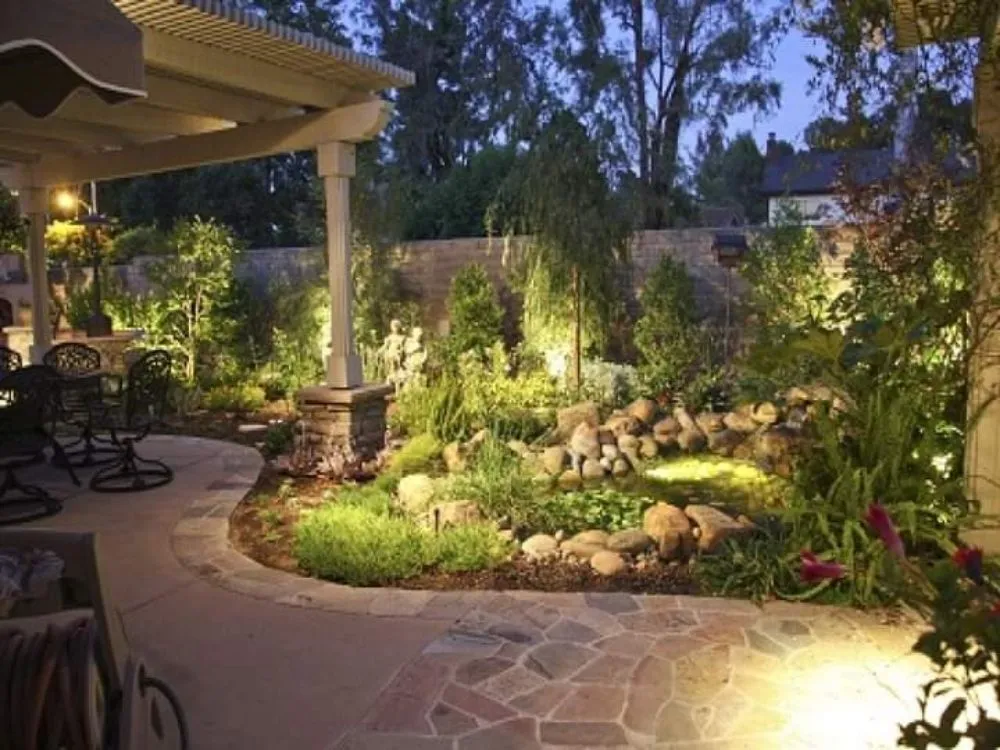 Local yard cleanup service for beautiful yards in Mobile, AL by Lawn Hoppers