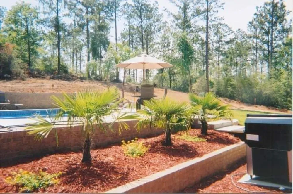 Custom lawn mowing service experts serving Mobile, AL - Lawn Hoppers