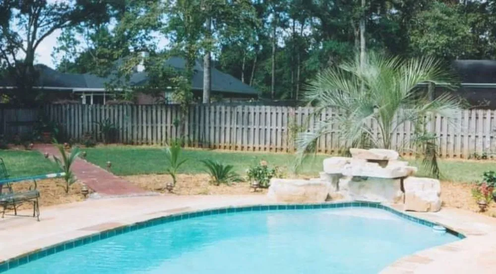 Custom yard maintenance in Mobile, AL - Lawn Hoppers