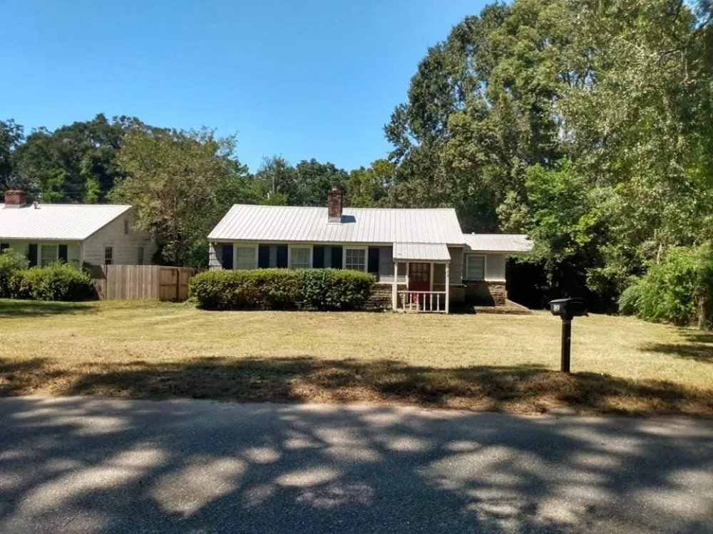 Expert yard cleanup service for residential properties in Mobile, AL by Lawn Hoppers