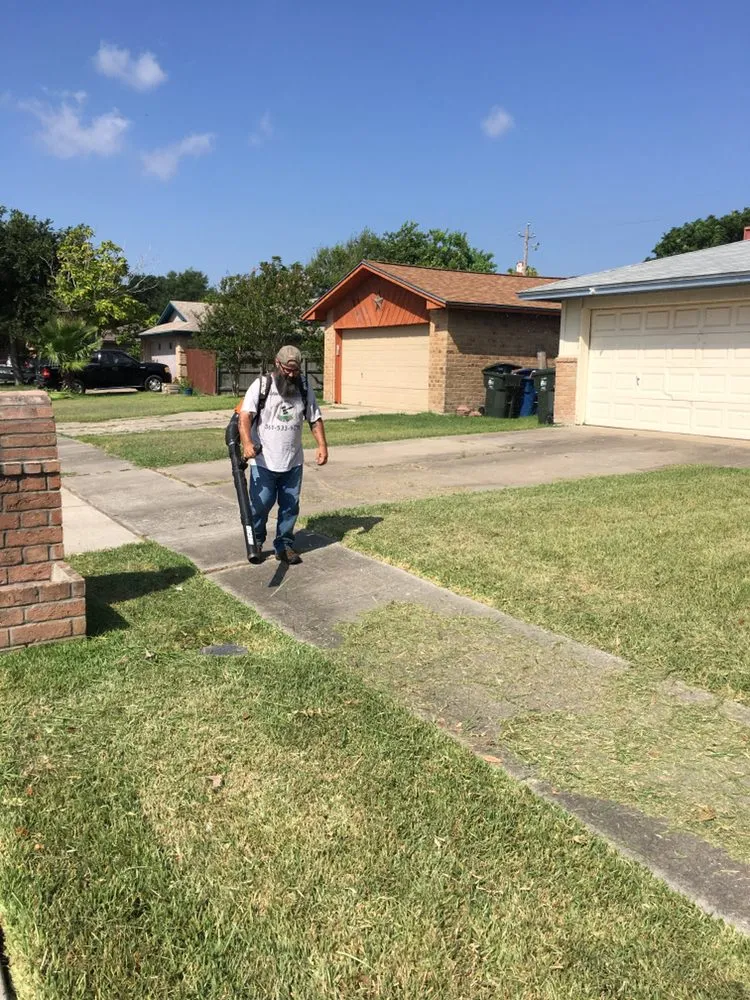 Professional yard maintenance for beautiful yards in Corpus Christi, TX by Lawn In Order