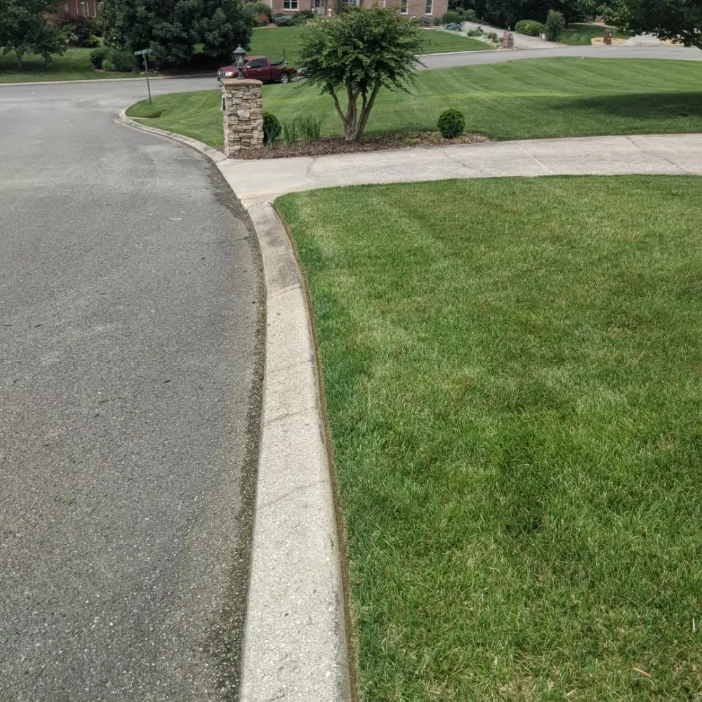 Top-rated garden landscaping in Ooltewah, TN by Lawn In Order Mowing