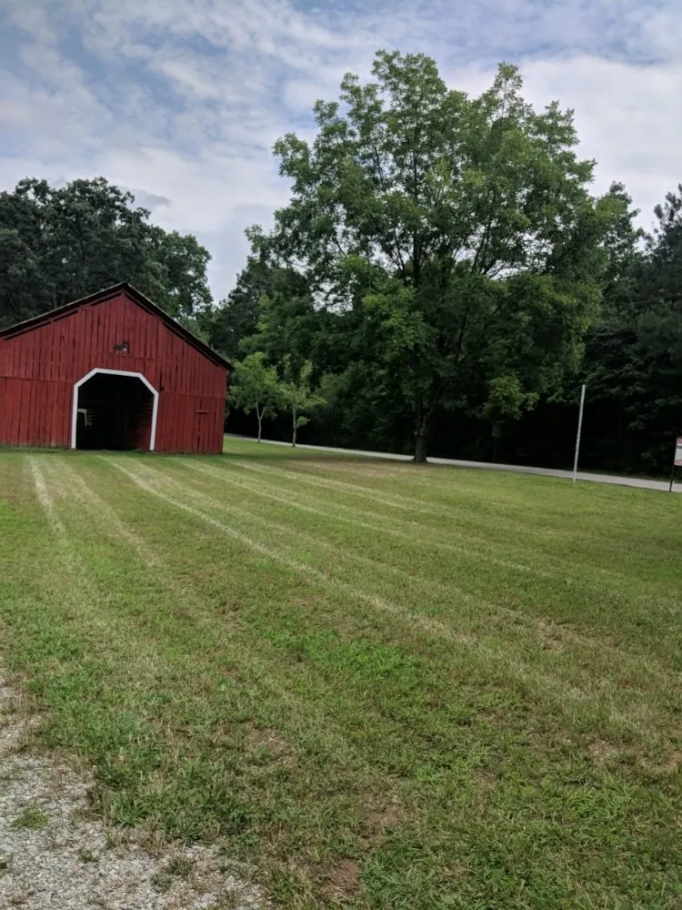 Local lawn care service experts serving Ooltewah, TN - Lawn In Order Mowing