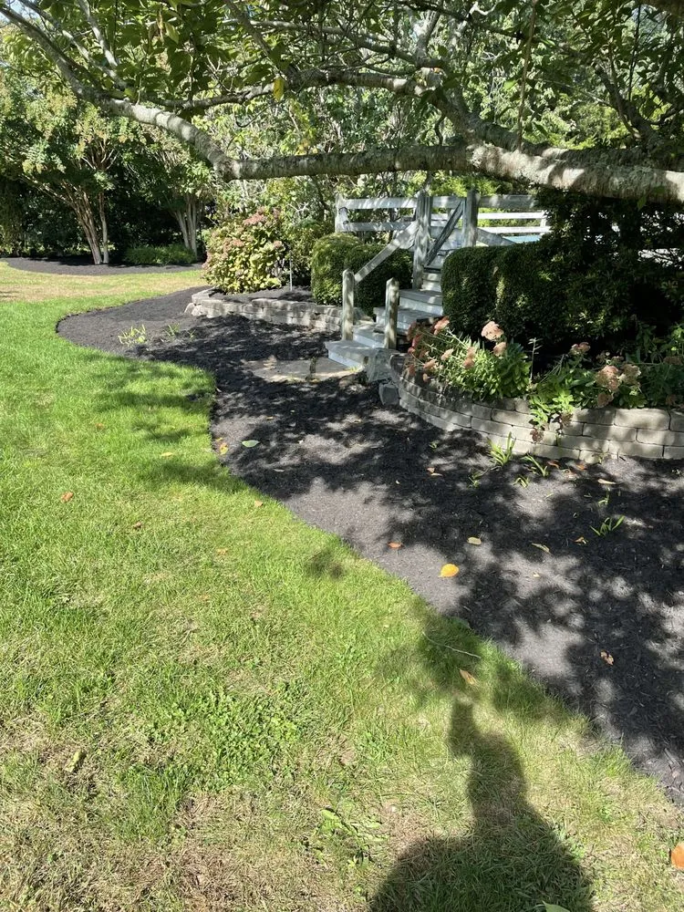 Reliable yard maintenance in Ronkonkoma, NY by Lawn Island Landcaping