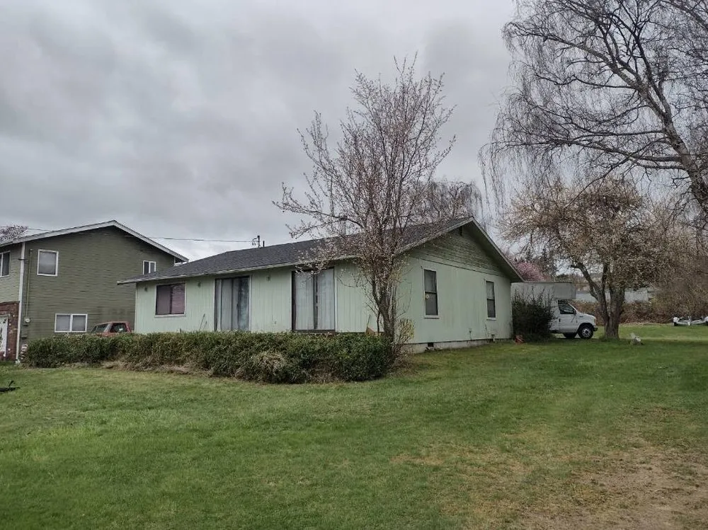 Professional lawn care service experts serving Clinton, WA - Lawn Jockeyz