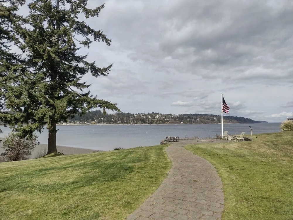 Top-rated landscape installation in Clinton, WA by Lawn Jockeyz