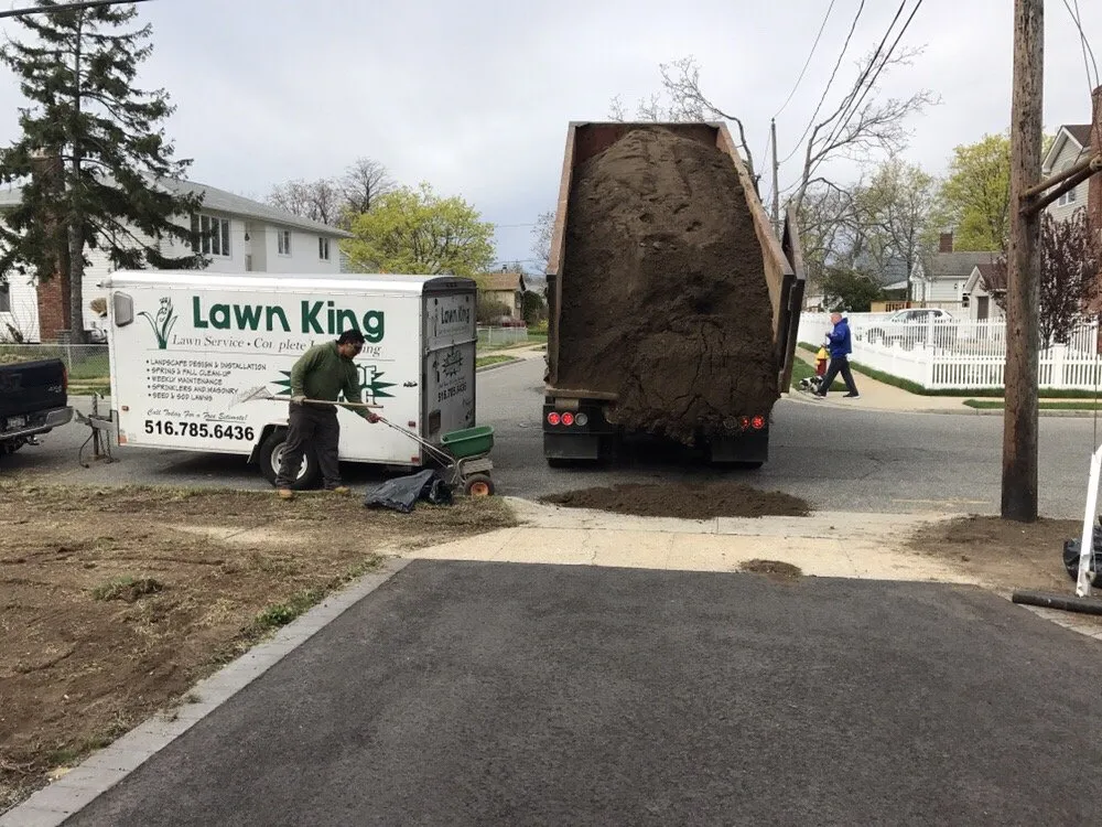 Professional lawn care service in Wantagh, NY by Lawn King Design & Maintenance