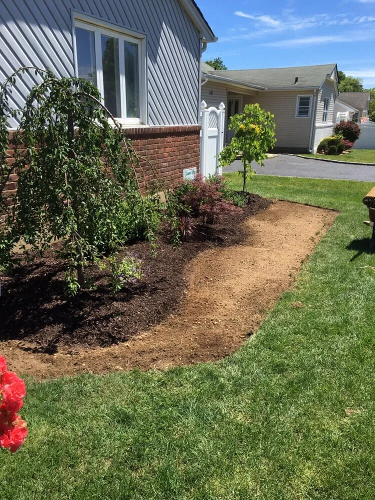 Local lawn mowing service in Wantagh, NY by Lawn King Design & Maintenance