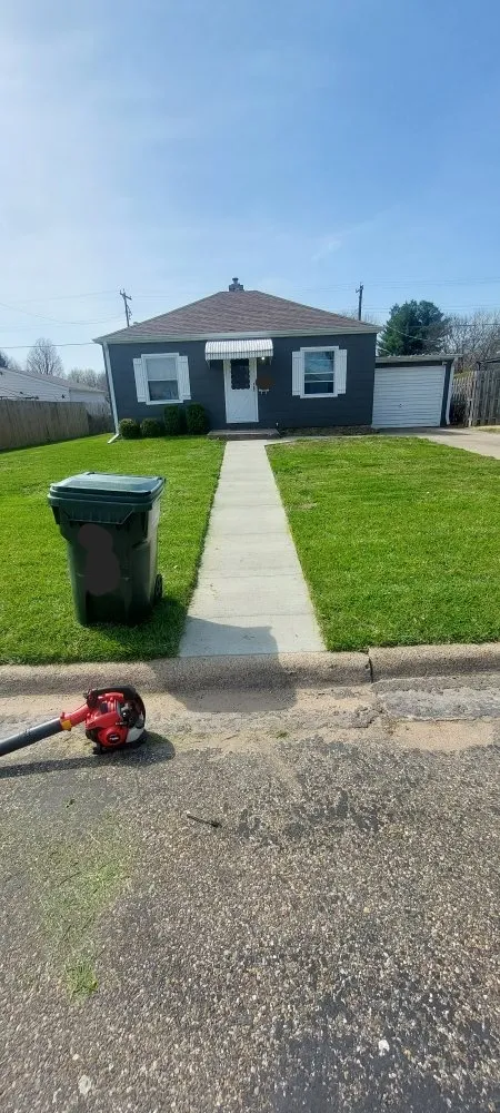 Local yard maintenance in Keokuk, IA - Lawn Kings