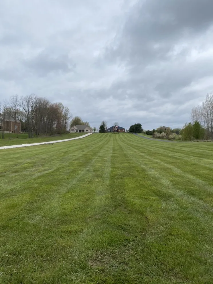 Custom lawn mowing service experts serving Canton, OH - Lawn Legend