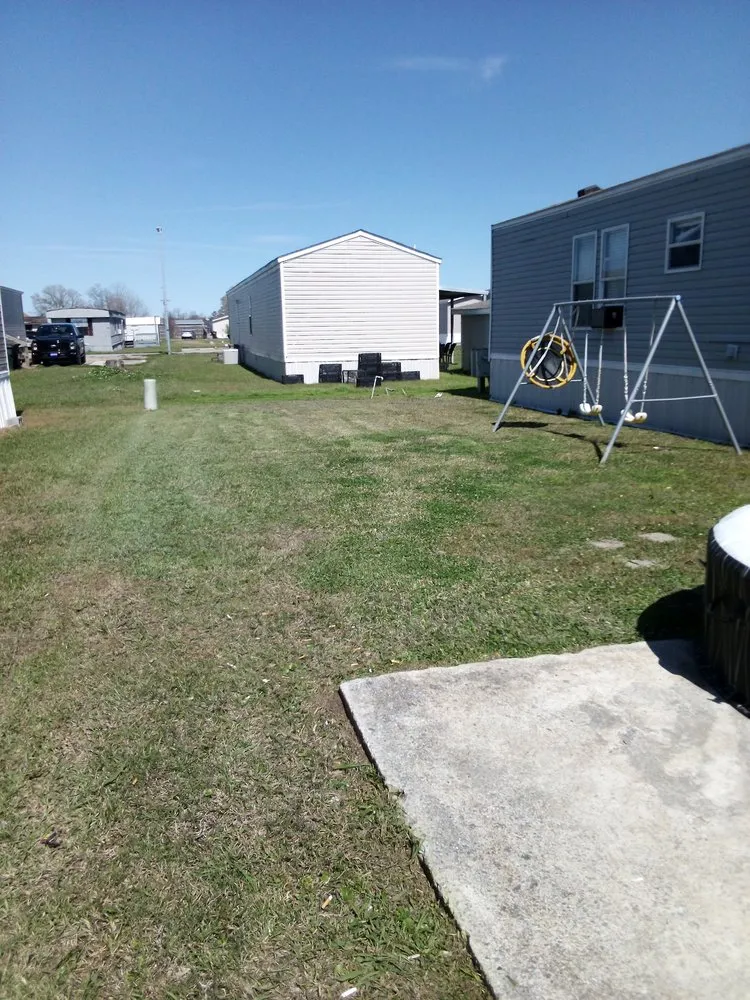 Professional yard maintenance for beautiful yards across Lake Charles, LA - Lawn Legends