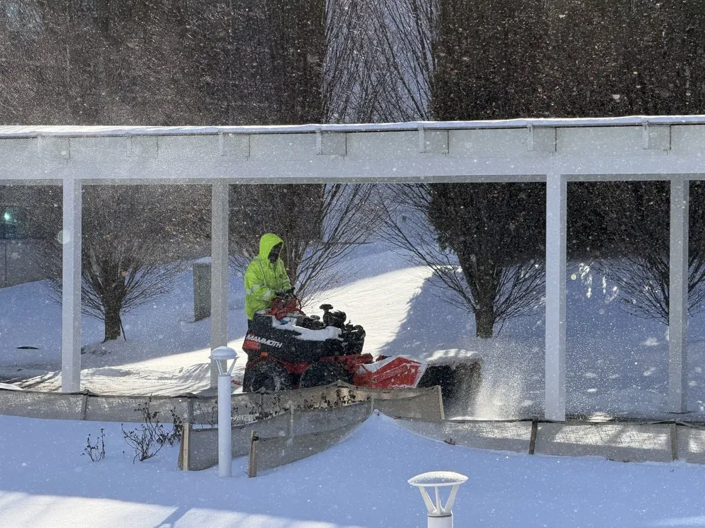 Affordable lawn mowing service experts serving Farmington Hills, MI - Lawn Life Landscape