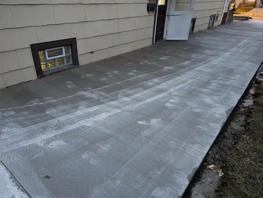 Lawn Love Lawn Care Logo