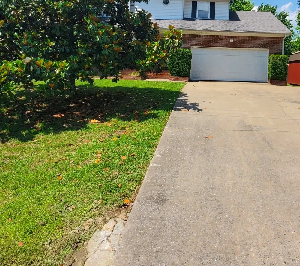 Reliable yard maintenance in Paducah, KY by Lawn Love Lawncare