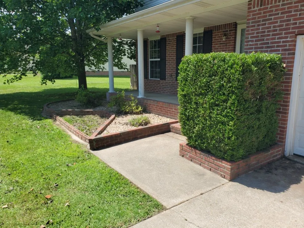 Local yard maintenance experts serving Paducah, KY - Lawn Love Lawncare
