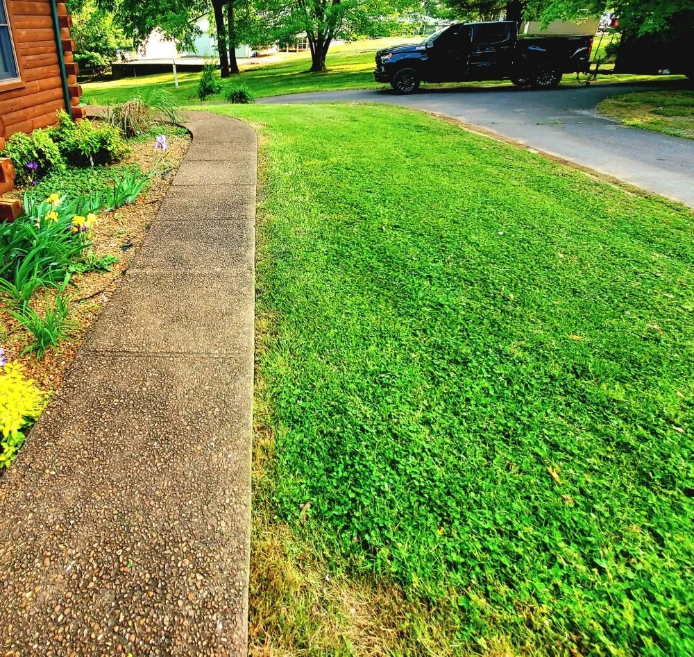 Top-rated yard maintenance experts serving Paducah, KY - Lawn Love Lawncare