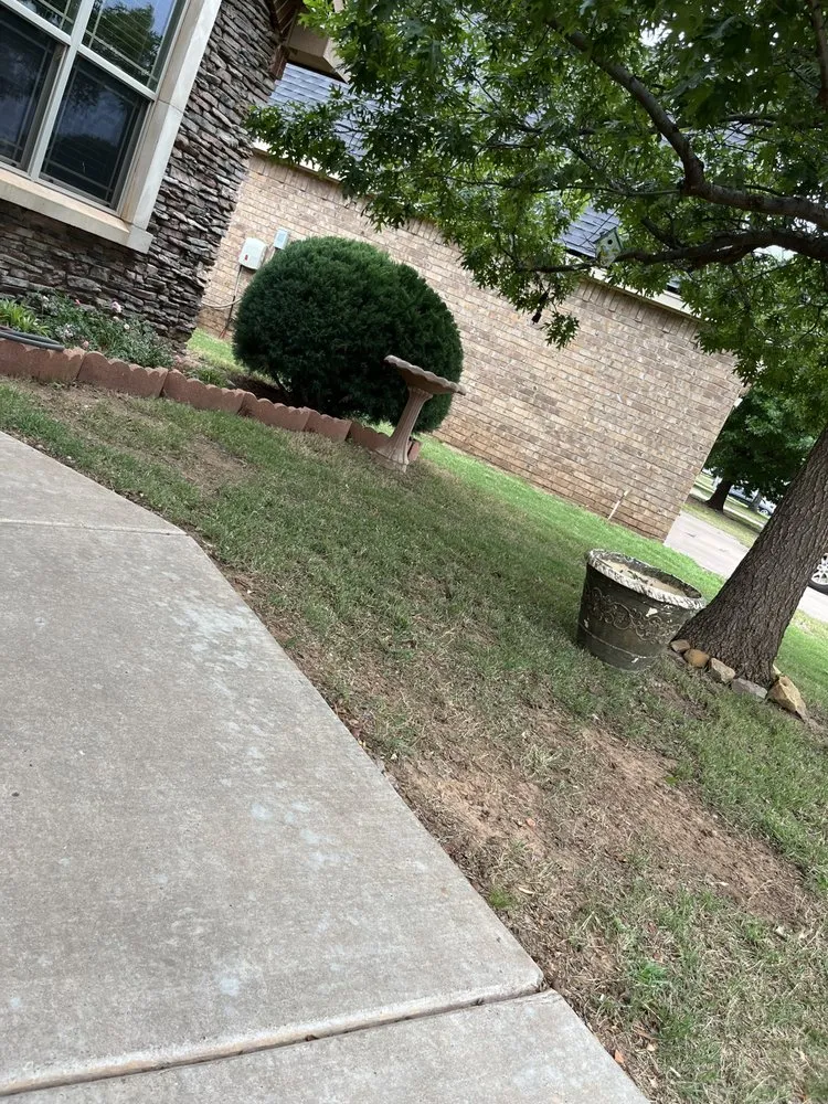 Top-rated lawn mowing service experts serving Lubbock, TX - Lawn Lovers