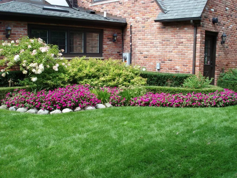 Affordable lawn mowing service experts serving Orlando, FL - Lawn Maintenance Master